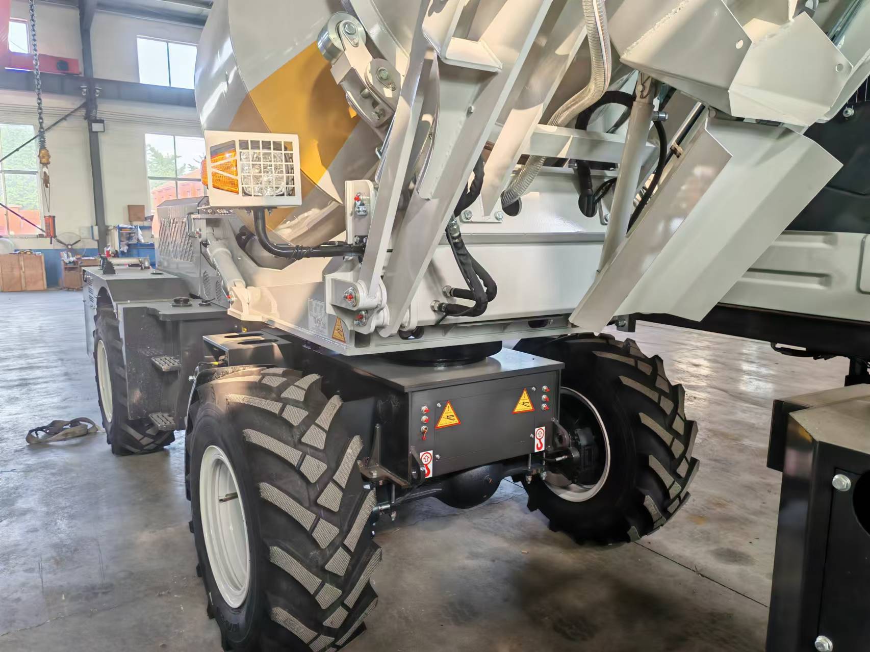 2,6 m³ Selbstladender Betonmis – Heavy Equipment Mixer Bewertung und Preis
